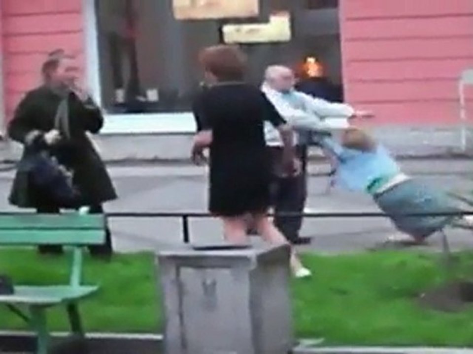 Street "Hulk" in attack