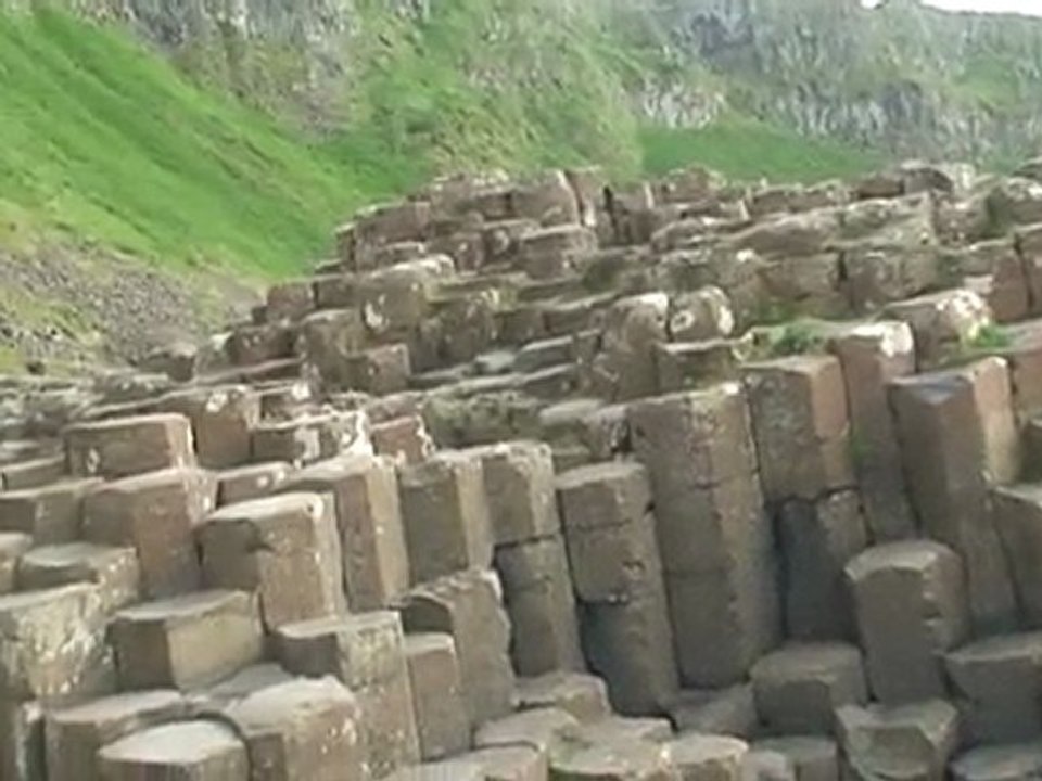 klimmen op de giant causeway
