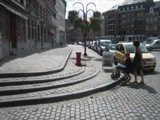 Les personnes à mobilité réduite à Binche.