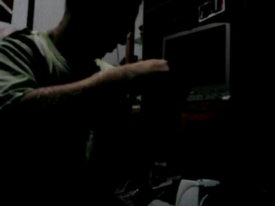 Dissembling a laptop hard disk drive Seagate 120gb part 1