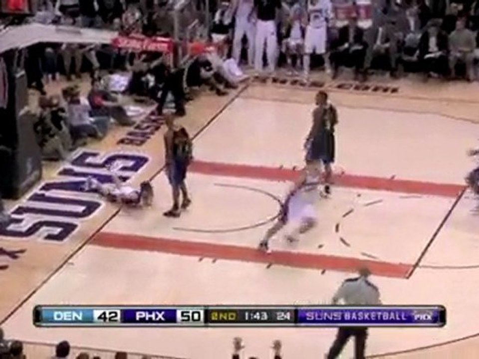 Goran Dragic finishes strong with a two-handed dunk.