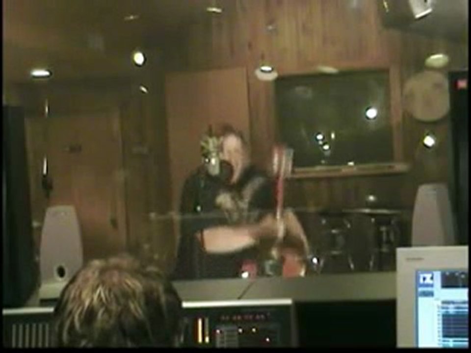 Pazzo scatenato in sala di registrazione