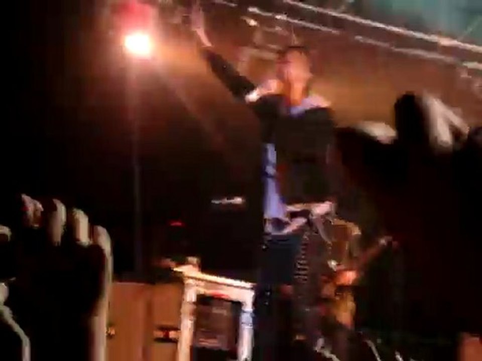 30 Seconds To Mars - Closer to the edge (Forest National)