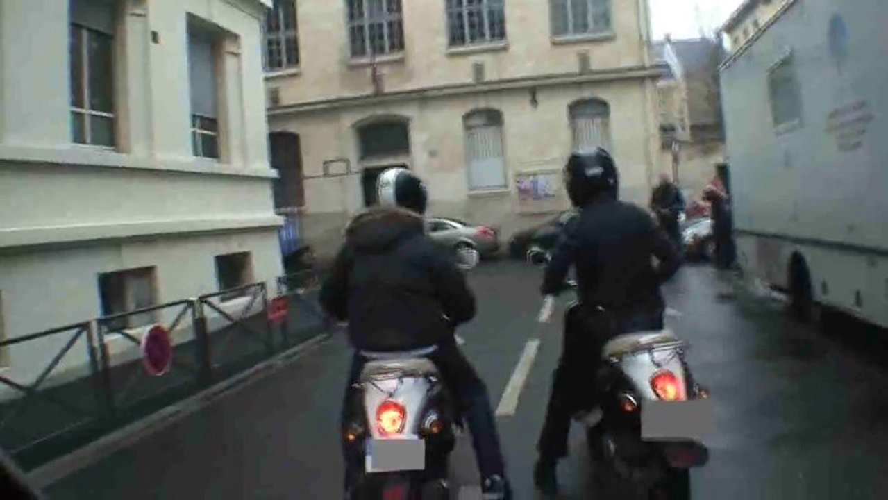Course de scooter entre Mickaël Youn et Toph - L'émission sans interdit Mikl