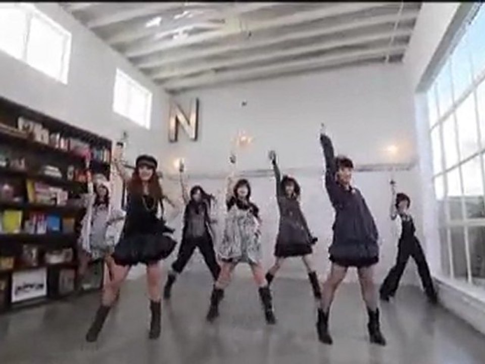Berryz Koubou - Tomodachi Wa Tomodachi Nanda!~Dance Shot v.~