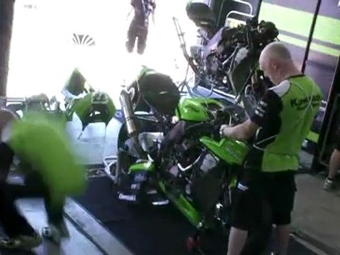 Présentation du Kawasaki Superbike Racing Team 2010