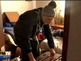 Les rescapés retournent sur les lieux sinistrés
