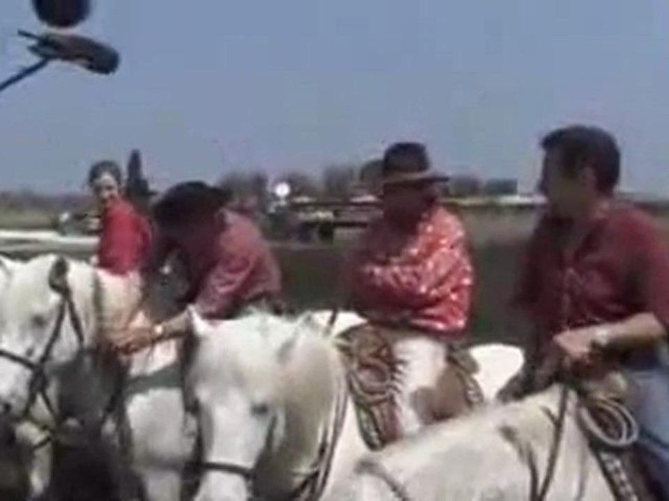 Sarkozy Vampire des médias - Interdit en France (1-3)