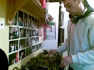 Dj Al Byrne scratching
