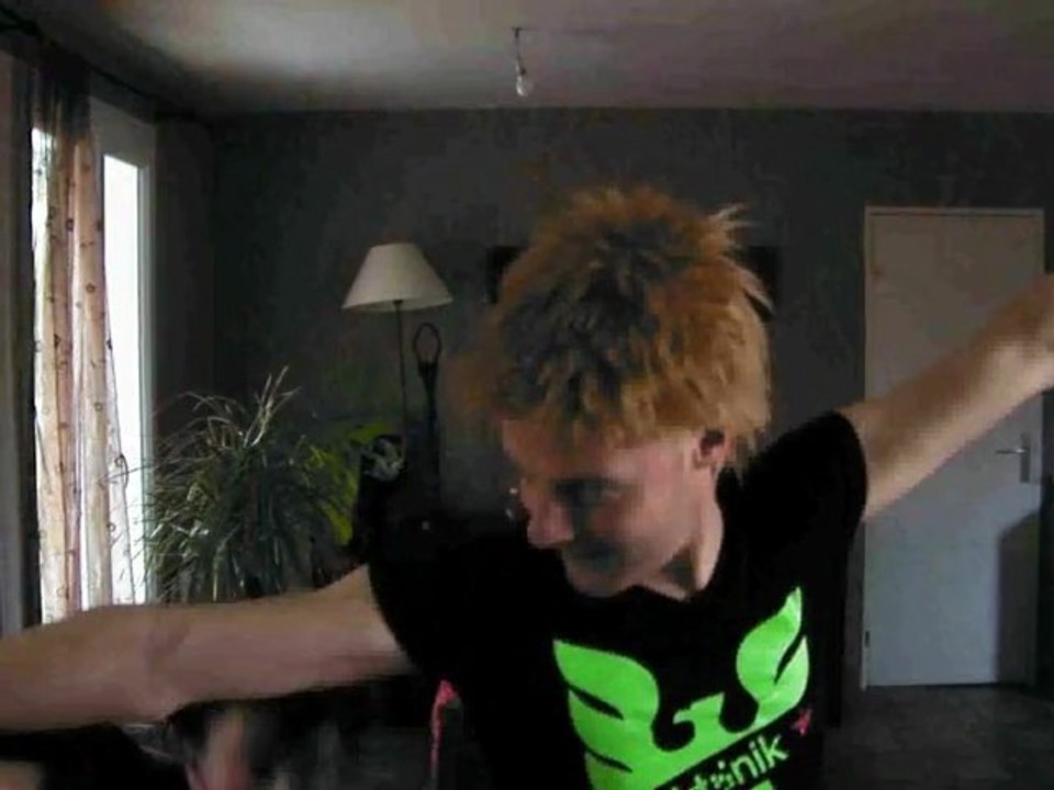 Fausse Pub Tecktonik et Cannabis