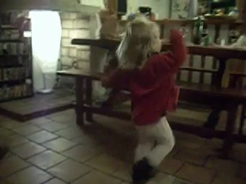 Soledad danse et saute