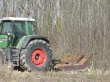 broyeur forestier tracteur fendt au travail