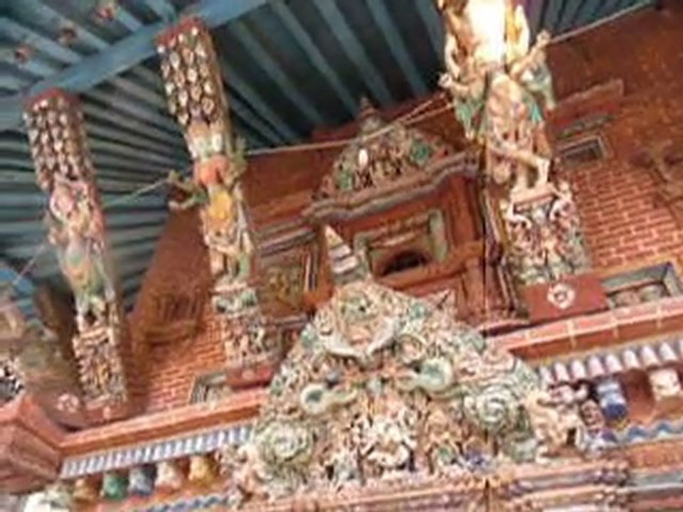 Tour d' un temple de Patan