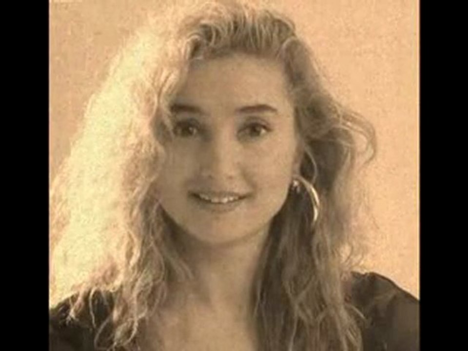 Yonca Evcimik - Sonbaharda Geleceğim