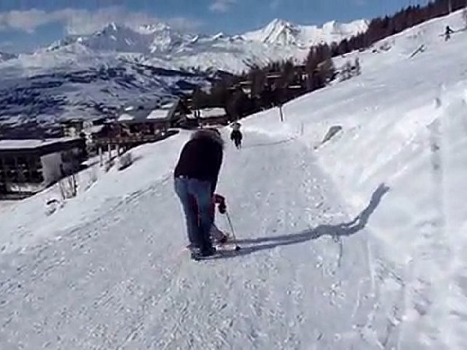 noé glisse sur ses skis