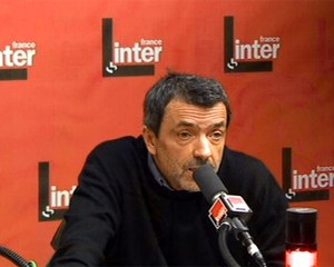 Régis Jauffret pour le roman Sévère