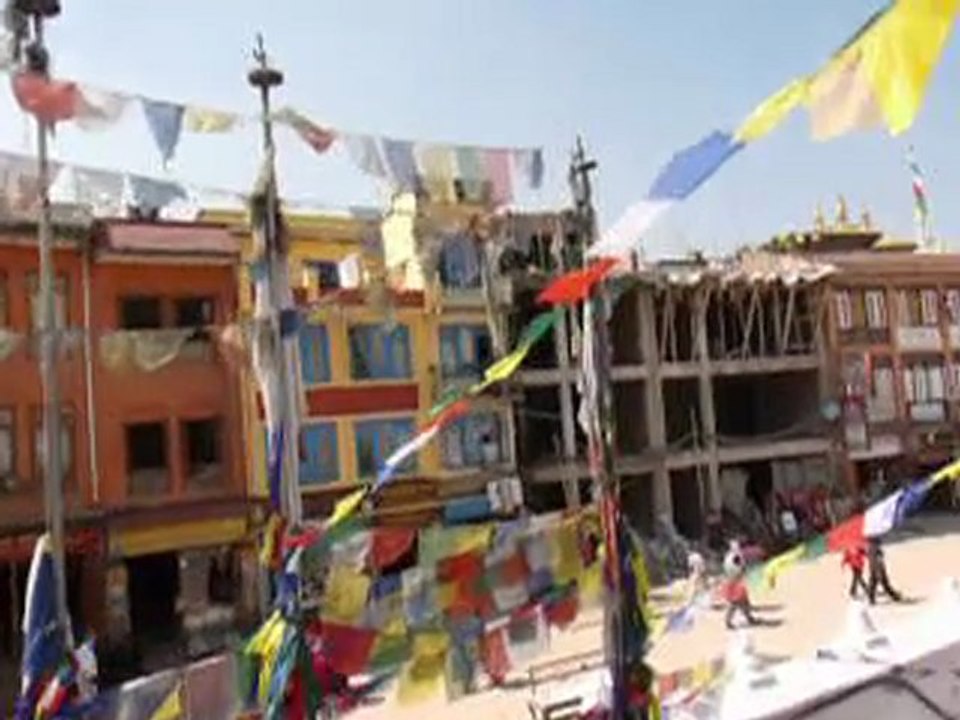 Tour du stupa de Bodnath, le plus grand du Népal