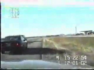 Mixis.fr_Voiture Emportée Par Un Camion...