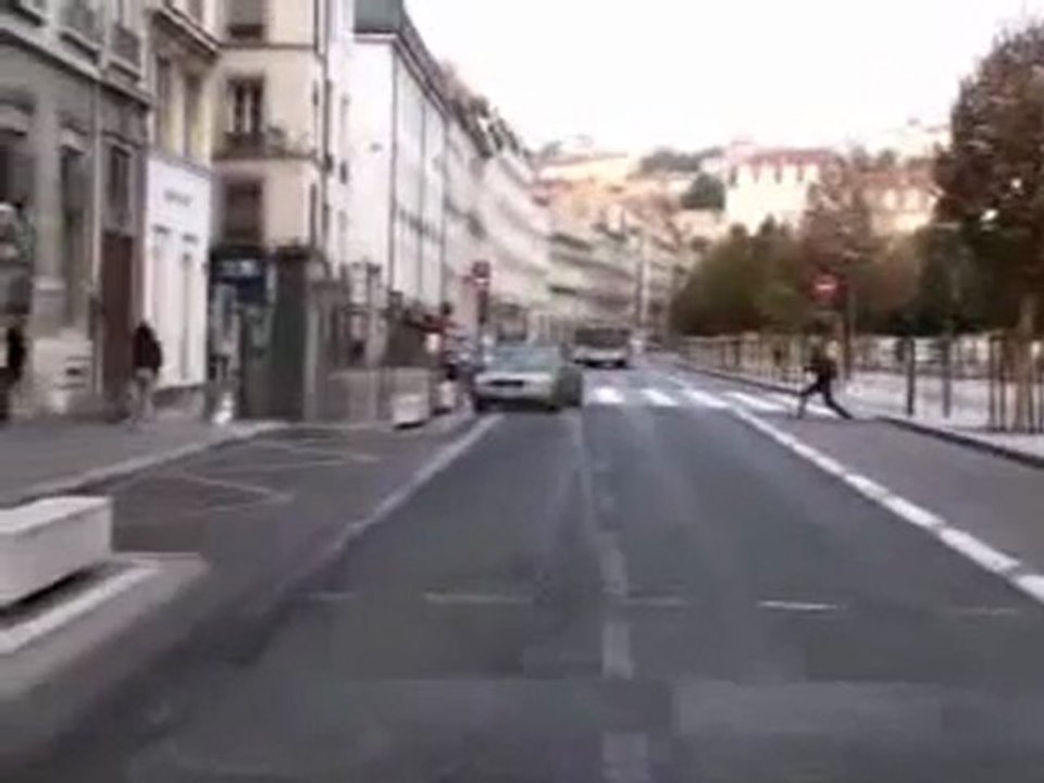 Mixis.fr_Accident De Bus En Live...