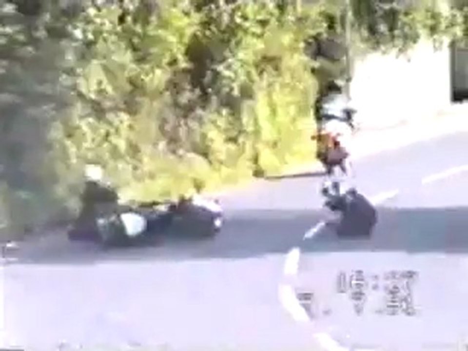 Mixis.fr_Accident De moto Stupide...