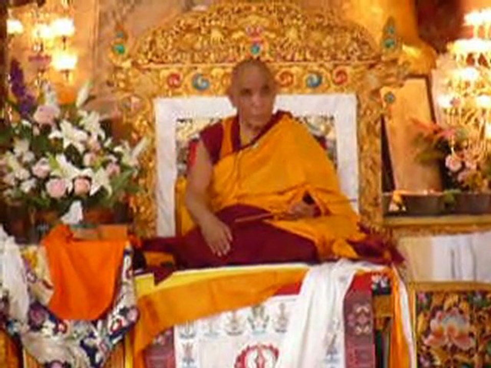 1mn39s d' enseignement du lama Gensing du monastère de Kopan
