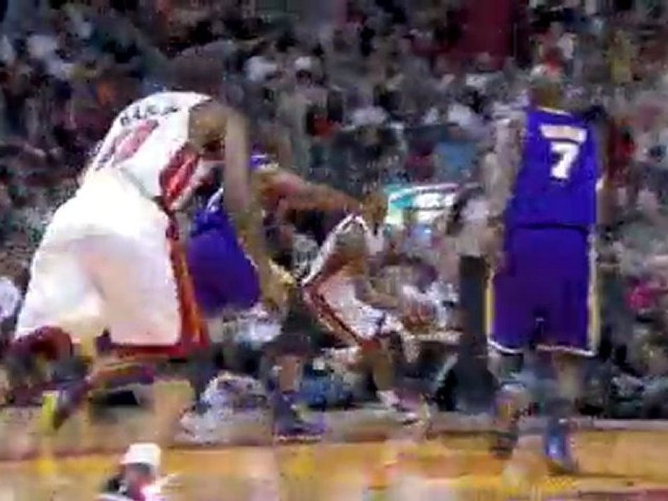 Mario Chalmers cuts baseline and goes in for the layup.