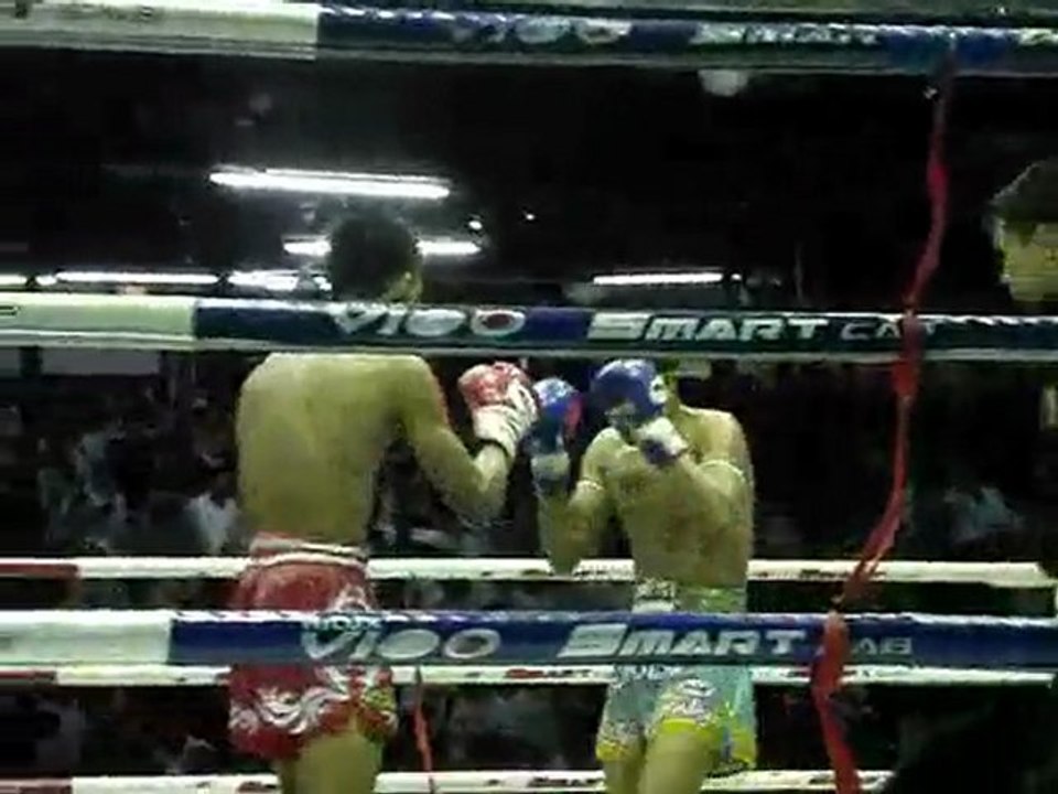 Combat de Muay Thai au Lumpinee Stadium Boxing de Bangkok