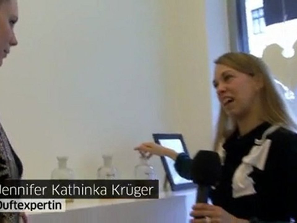 Frau Tonis Parfum- Berlin fashion TV