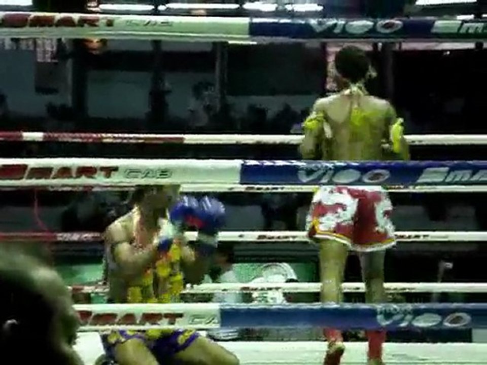 Rituel avant match de boxe thaï Bangkok