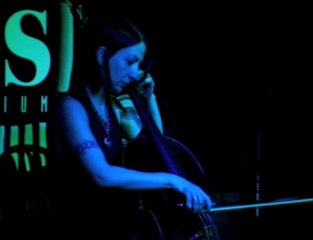 Julia Kent (2) live Paris 2010 feb. 22