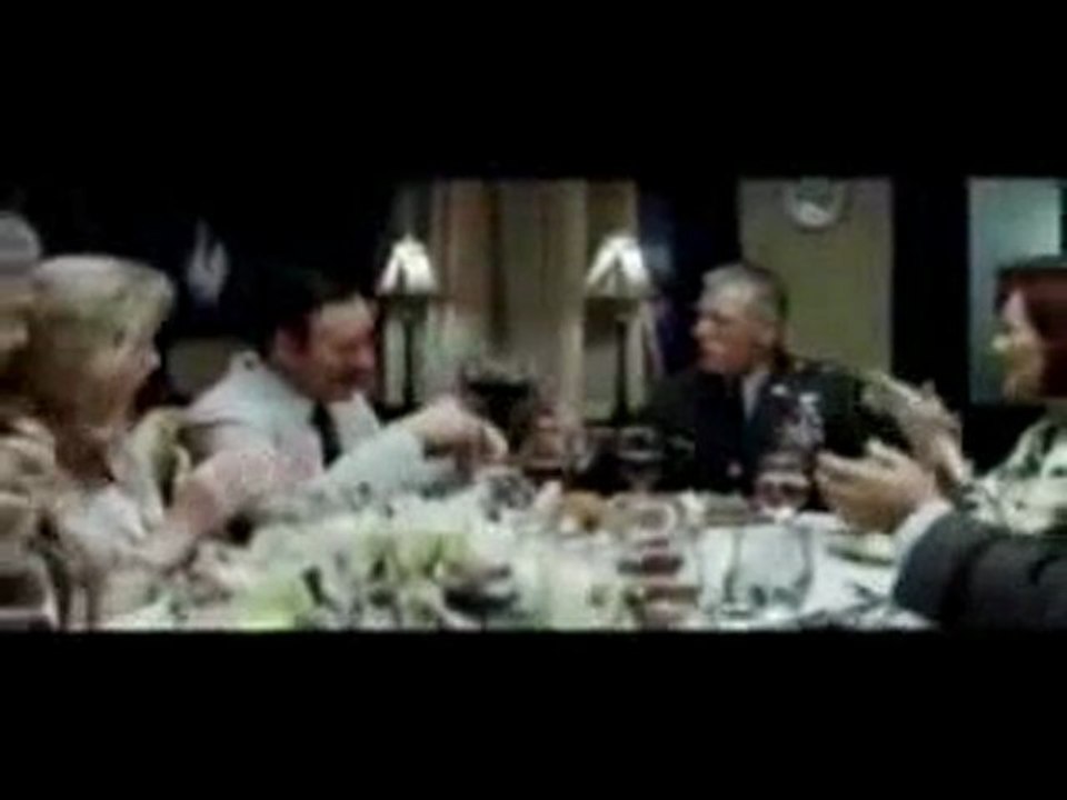 Los hombres que miraban fijamente a las cabras