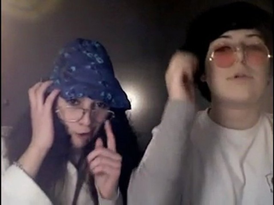 BlondasseTeam - Parodie Barbie Girl de Choum