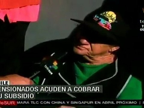 Pensionados acuden a cobrar su subsidio en Constitución