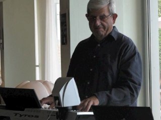 ADRIEN MORAN JOUE POUR "LES AIRS DU TEMPS"