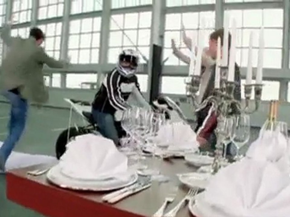 BMW S 1000 RR pulls off the old tablecloth trick