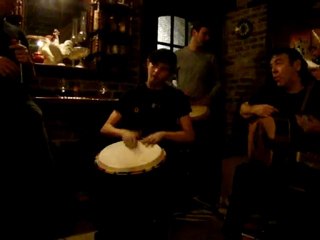 "Rosa" par la Folky Family avec djembé malgache!