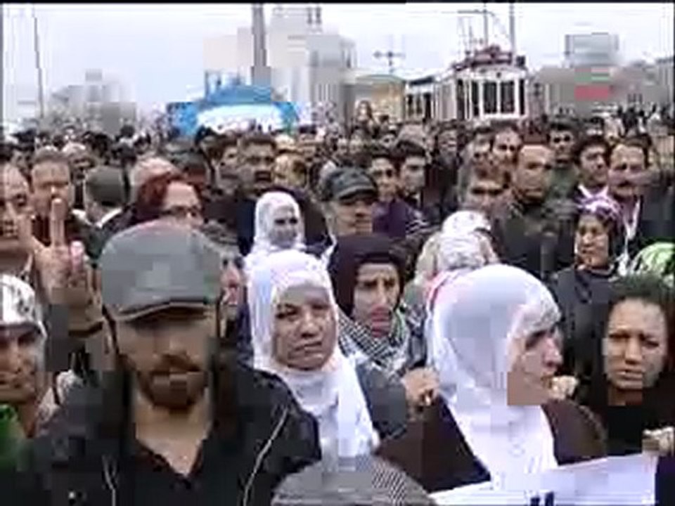 Taksim'de 'RojTV operasyonu' protestosu!