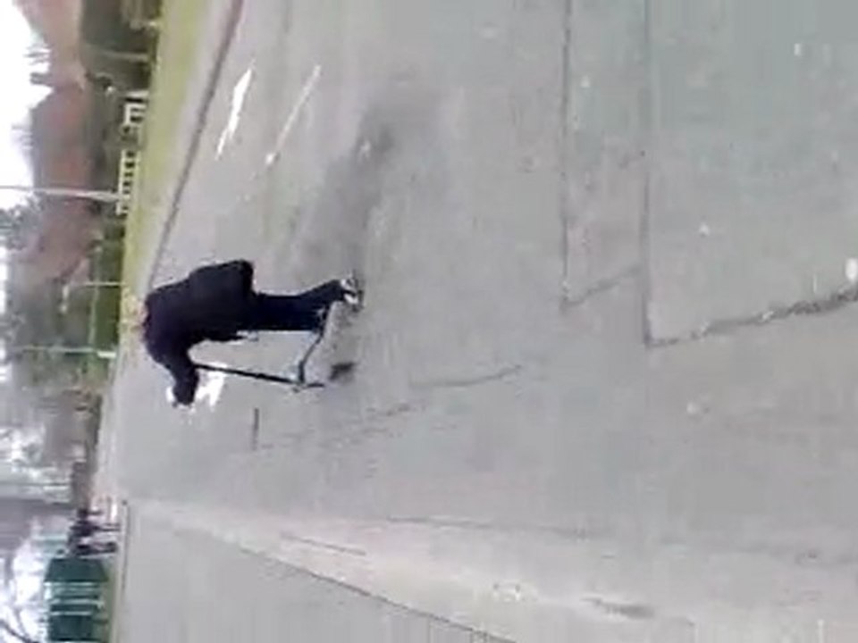 kelly et la trotinette