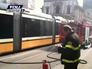 A fuoco un tram in via Farini a Milano