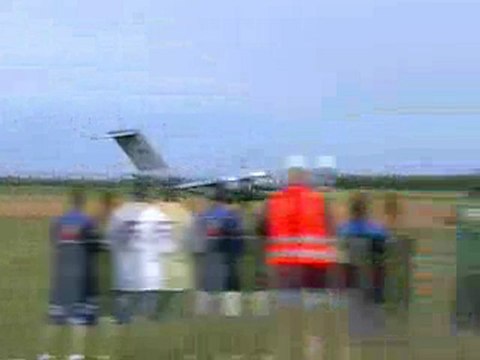 Vol de C-17 gros modèle réduit