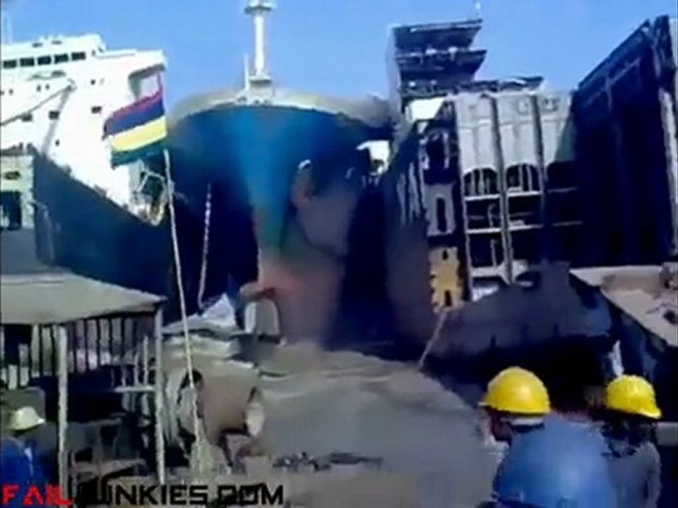 Ship Docking Fail