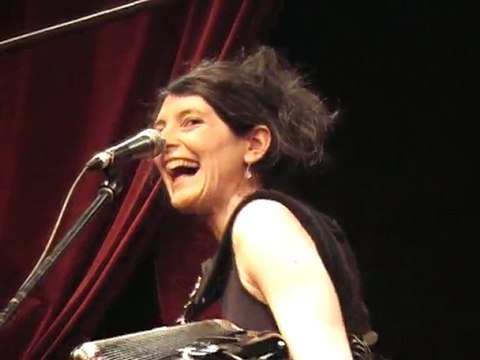 Chloé LACAN : Fais-moi mal Johnny