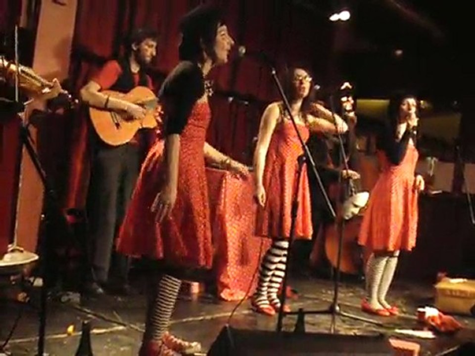 LES SOEURS MOUSTACHE : Ma Valise