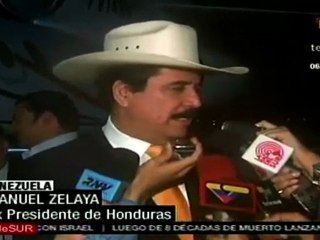 Manuel Zelaya partió de Caracas