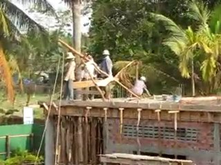 La dalle se coule à Battambang