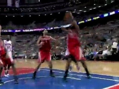 Aaron Brooks hits Jordan Hill with a sweet pass around Jonas