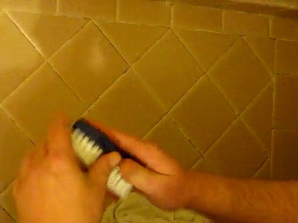 Cleaning tile grout