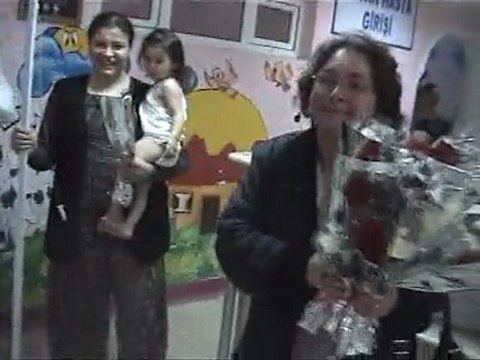 CHP Merkez İlçe Kadın Doğum Hastanesinde kadınlara çiçek dağ