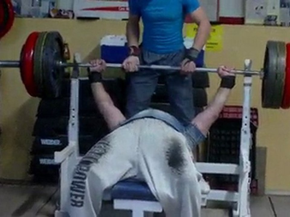 160 KG entrainement de max la menace  developpé couché 70ans