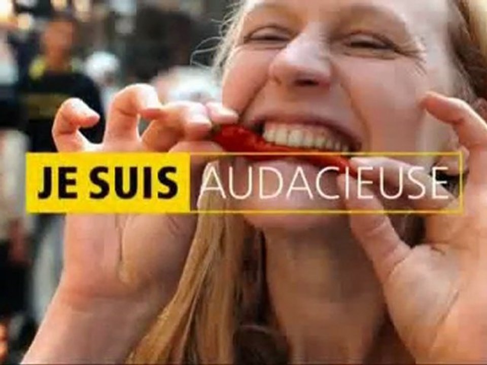 pub Nikon Coolpix S8000 2010